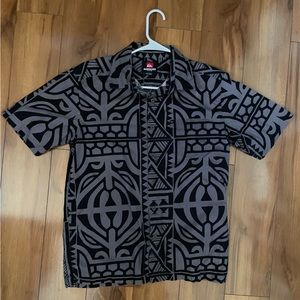 Used once. Quiksilver Aloha Shirt grey/brown black. Adult small